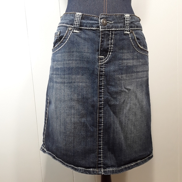 Hot to trot jean skirt size small - Picture 10 of 10